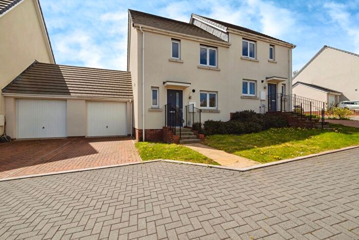 3 Bedroom Semi-Detached House For Sale In Pengelly Close, Kingsteignton, Newton Abbot, Devon, TQ12