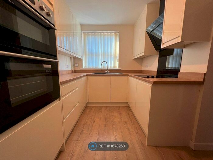 3 Bedroom Terraced House To Rent In Southmere Close, Manchester, M40