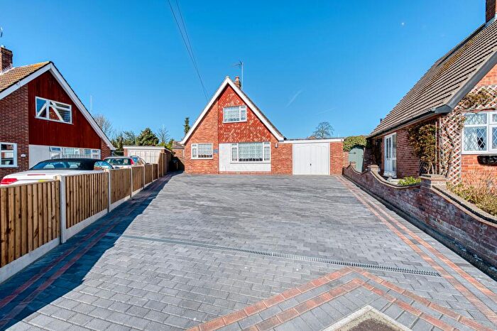 3 Bedroom Detached Bungalow For Sale In Saxon Gardens, Caister-On-Sea, NR30