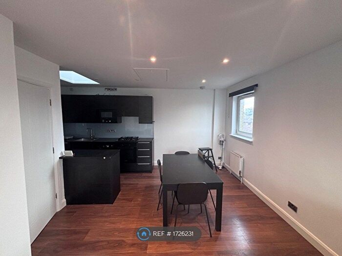 2 Bedroom Flat To Rent In Millennium Place, London, E2