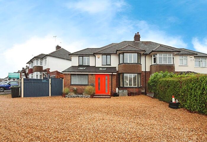 4 Bedroom Semi-Detached House For Sale In Swifts Green Road, Luton, LU2