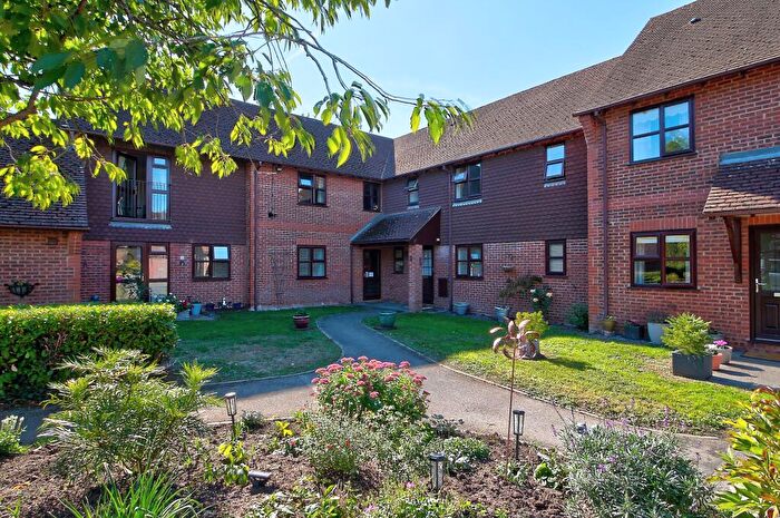 2 Bedroom Apartment For Sale In Farm View Drive, Basingstoke, RG24