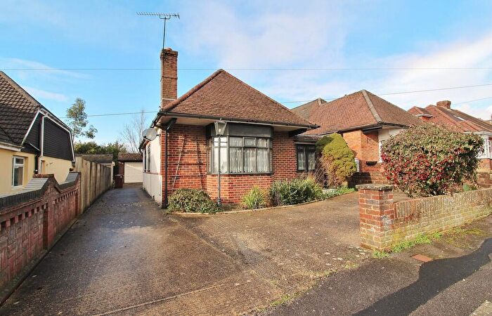 2 Bedroom Detached Bungalow For Sale In Whitehaven, Horndean, PO8