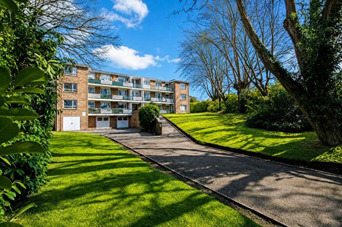 2 Bedroom Flat For Sale In Headswell Crescent, The Bluff, BH10