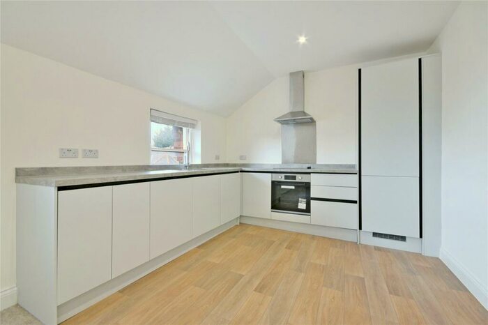 3 Bedroom Flat To Rent In Exeter Road, Mapesbury, NW2