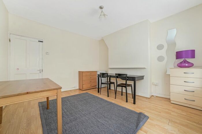 2 Bedroom Flat To Rent In Falmouth Road, London, SE1