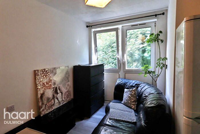 1 Bedroom Apartment For Sale In Hodister Close, London, SE5