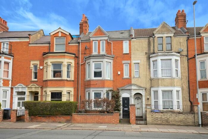 4 Bedroom Property To Rent In Harlestone Road, Northampton, NN5