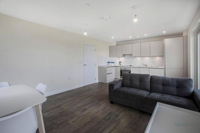 2 Bedroom Flat To Rent In Meadowview Close, Harrow, Middlesex, HA1