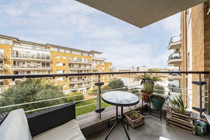 2 Bedroom Flat For Sale In Smugglers Way, Wandsworth, SW18