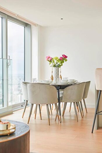 2 Bedroom Flat For Sale In Marsh Wall London, E14