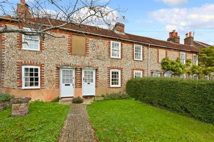 2 Bedroom Cottage To Rent In Fishbourne Road West, Fishbourne, PO19