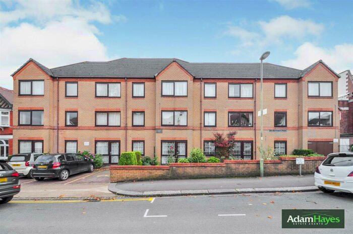 1 Bedroom Apartment To Rent In Lychgate Court, North Finchley, N12