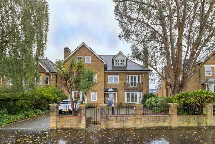 2 Bedroom Flat To Rent In Cromwell Road, Teddington, TW11