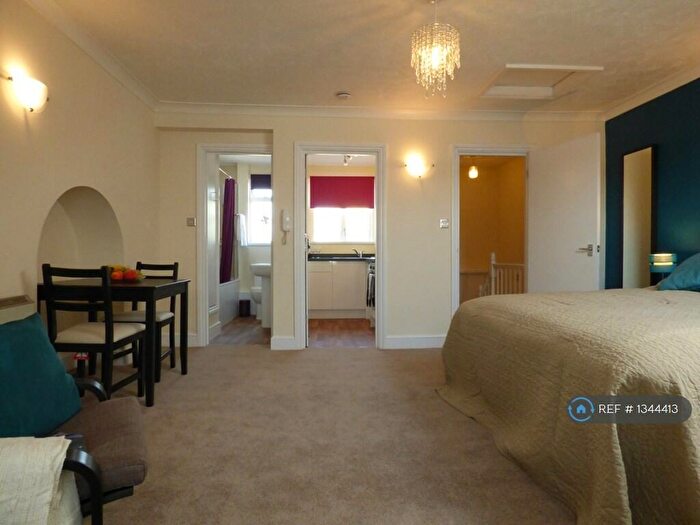 Studio To Rent In Clifton Road, Littlehampton, BN17