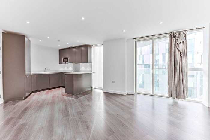 2 Bedroom Flat To Rent In Tennyson Apartments, East Croydon, Croydon, CR0