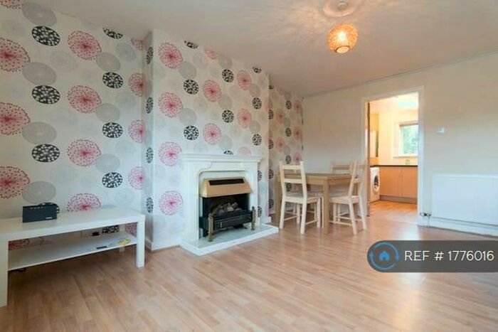 2 Bedroom Flat To Rent In Green Road, Paisley, PA2