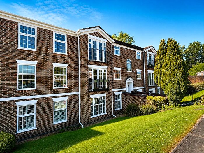 2 Bedroom Flat For Sale In Heathfield Green, Midhurst, West Sussex, GU29
