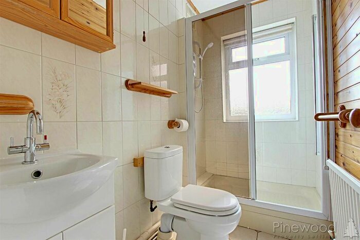 2 Bedroom End Of Terrace House To Rent In Derby Road, Chesterfield, Derbyshire, S40
