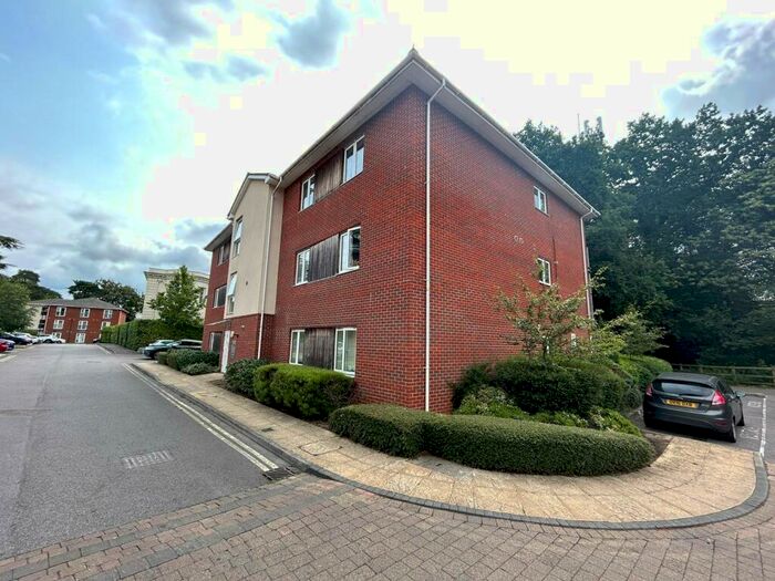 2 Bedroom Apartment To Rent In Cedar Court, Brook Avenue, Ascot, SL5