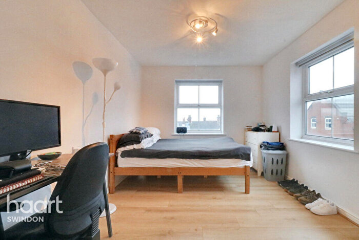 2 Bedroom Apartment To Rent In Lynmouth Road, Swindon, SN2