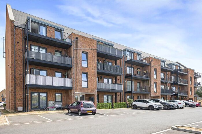 2 Bedroom Flat For Sale In Crusade Way, Rochester, Kent, ME2