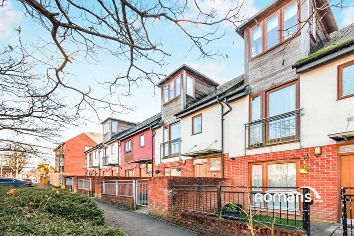 3 Bedroom House To Rent In Cherry Tree Walk, Oakridge Village, Basingstoke, RG21