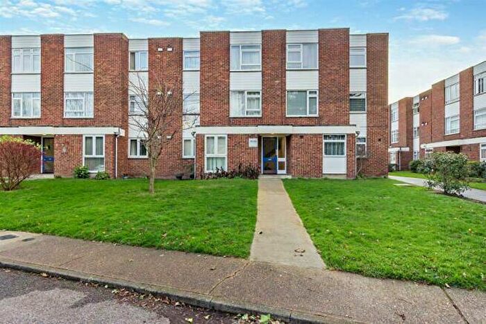 2 Bedroom Apartment To Rent In Gerard Gardens, Rainham, Essex, RM13