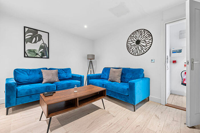 6 Bedroom House Of Multiple Occupation To Rent In Rhyddings Park Road, Brynmill, Swansea, SA2