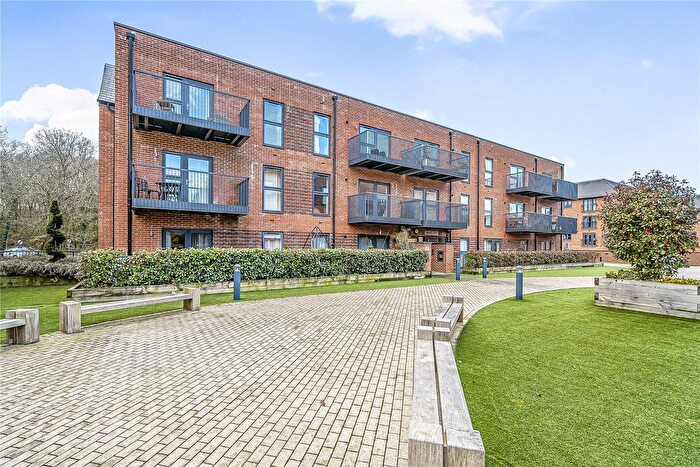 2 Bedroom Flat For Sale In Station Road, Hook, Hampshire, RG27