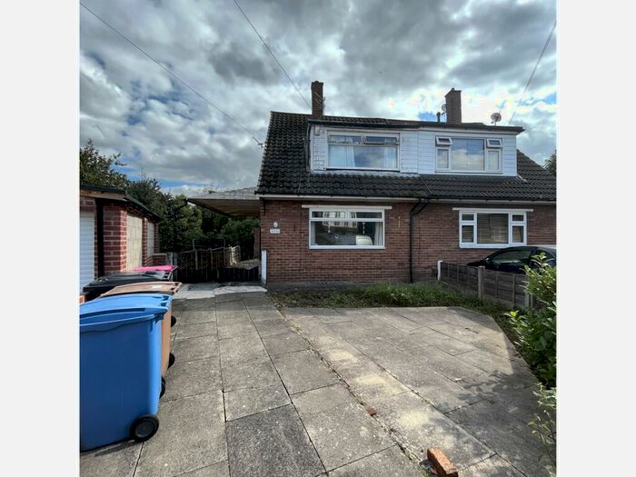 3 Bedroom Bungalow To Rent In Somerset Close, Cadishead, Manchester, M44