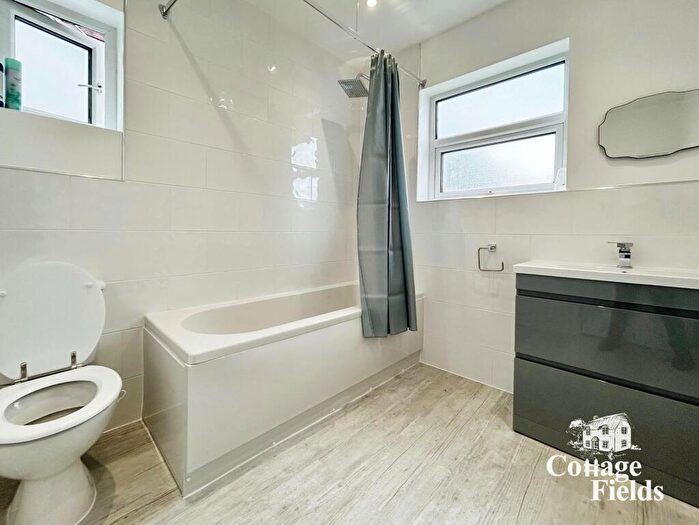 4 Bedroom Terraced House To Rent In Livingstone Road, London, N13