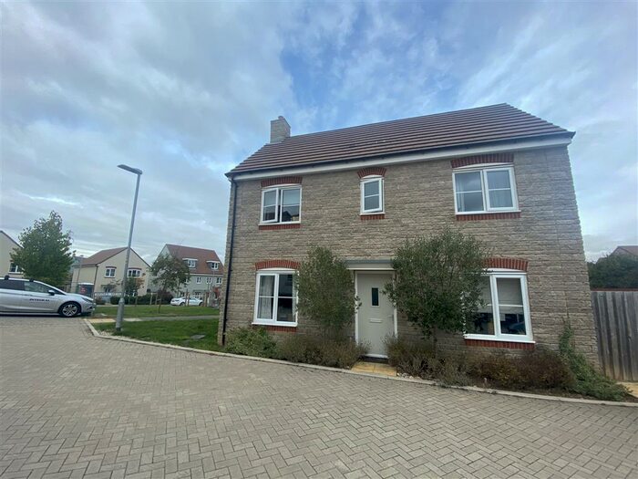 3 Bedroom House To Rent In The Farm, Purton, Swindon, SN5