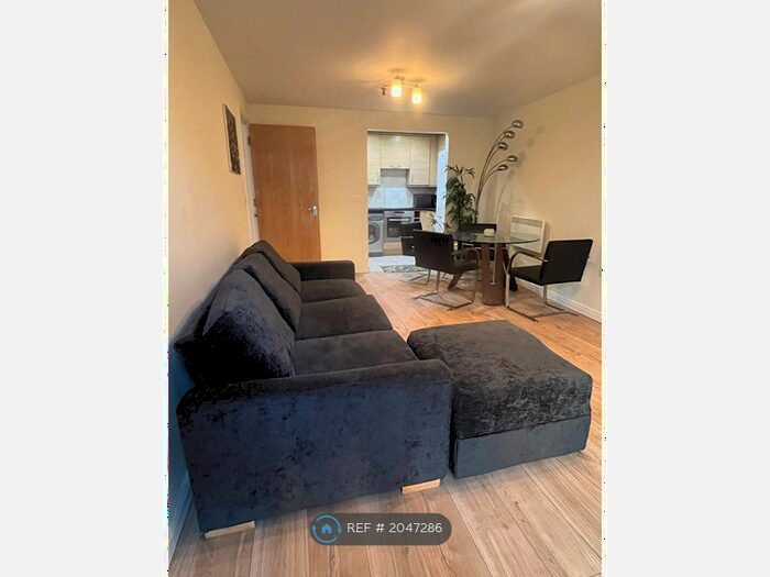 1 Bedroom Flat To Rent In Berberis House, Feltham, TW13