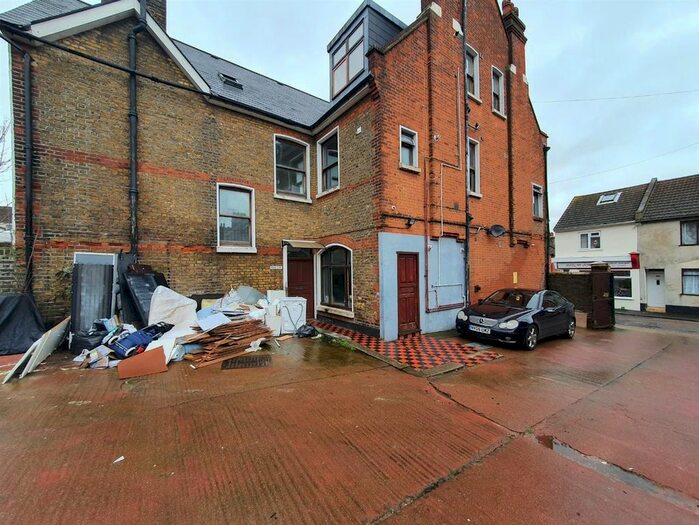 2 Bedroom Flat To Rent In Albert Road, Chatham, ME4