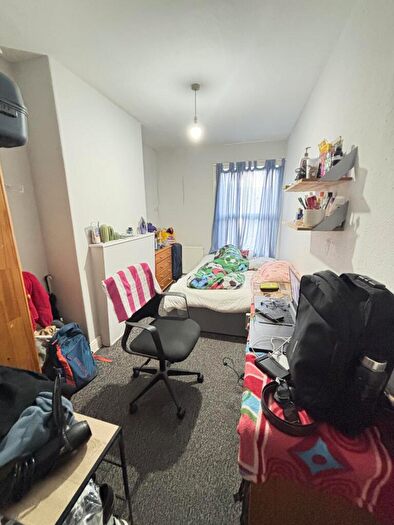 5 Bedroom House To Rent In Hessle Avenue, Leeds, LS6