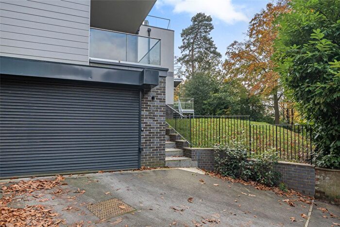 2 Bedroom Flat For Sale In Mount Harry Road, Sevenoaks, Kent, TN13
