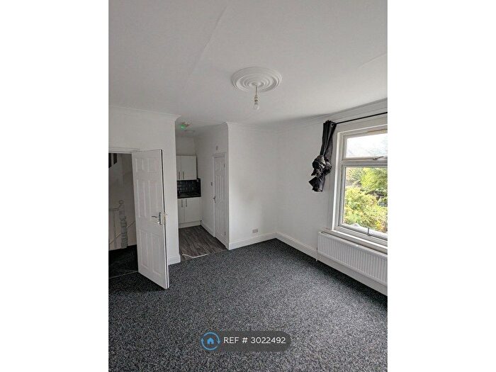 6 Bedroom Semi-Detached House To Rent In Goodmayes Lane, Ilford, IG3