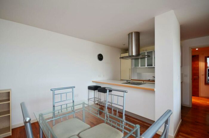 2 Bedroom Flat To Rent In Poole Street, Hoxton, London, N1