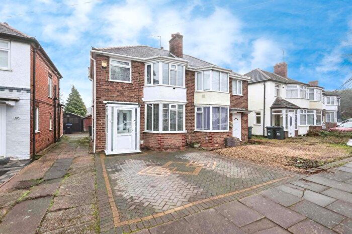 3 Bedroom Semi Detached House For Sale In Millington Road, Birmingham, B36