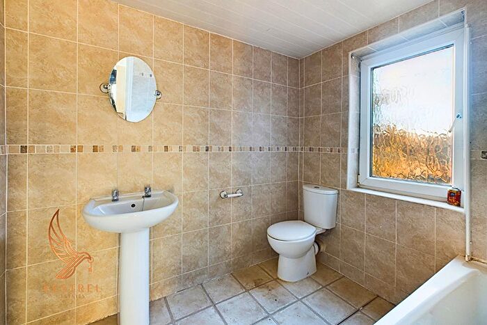 2 Bedroom Semi-Detached House For Sale In Bow Street, Cudworth, Barnsley, S72