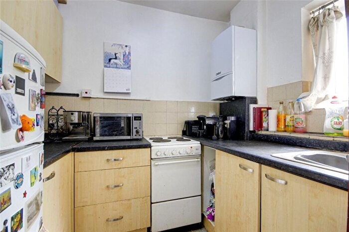 1 Bedroom Apartment For Sale In Coniston Road, London, N10