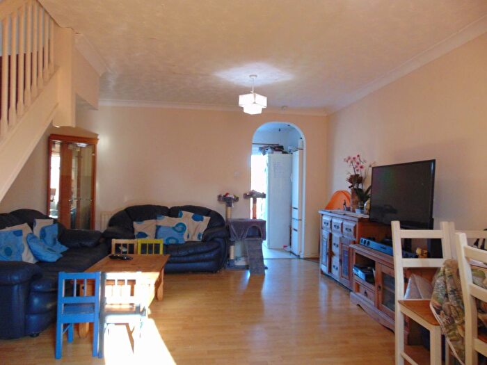 2 Bedroom End Of Terrace House To Rent In Garth Road, Morden, SM4