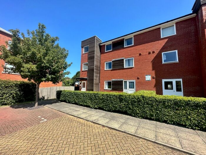 2 Bedroom Apartment To Rent In Fore Hamlet, Ipswich, Suffolk, IP3
