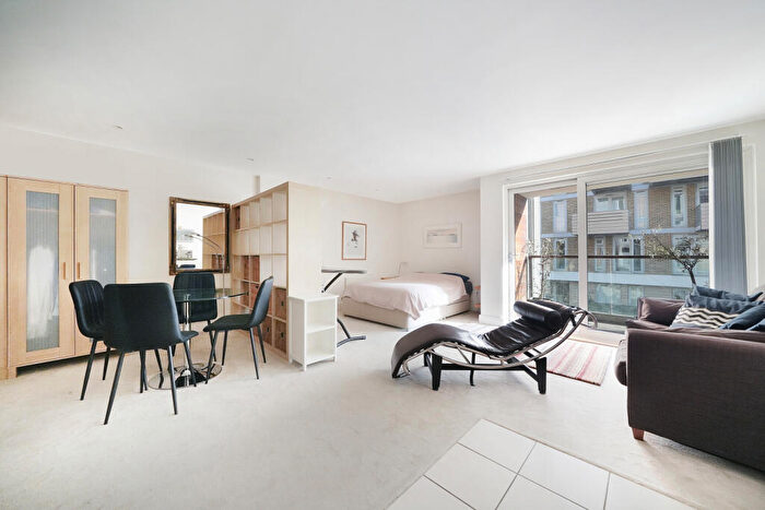 Flat To Rent In Flat, Meridian Court, SE16