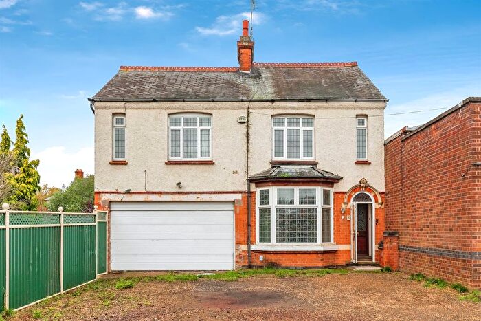 4 Bedroom Detached House For Sale In Beech Road, Rushden, NN10