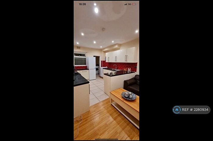 5 Bedroom Terraced House To Rent In Milverton Road, Manchester, M14