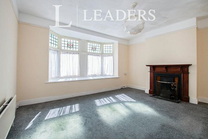 2 Bedroom Flat To Rent In Queens Road, Westbourne, BH2