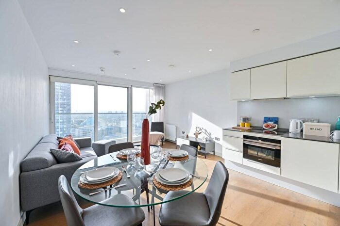 2 Bedroom Flat To Rent In Elephant Road, Elephant And Castle, London, SE17