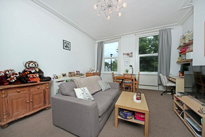 2 Bedroom Flat To Rent In Horn Lane, London, W3